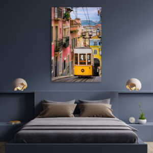 Wandbild | Historische gelbe Straßenbahn in Lissabon