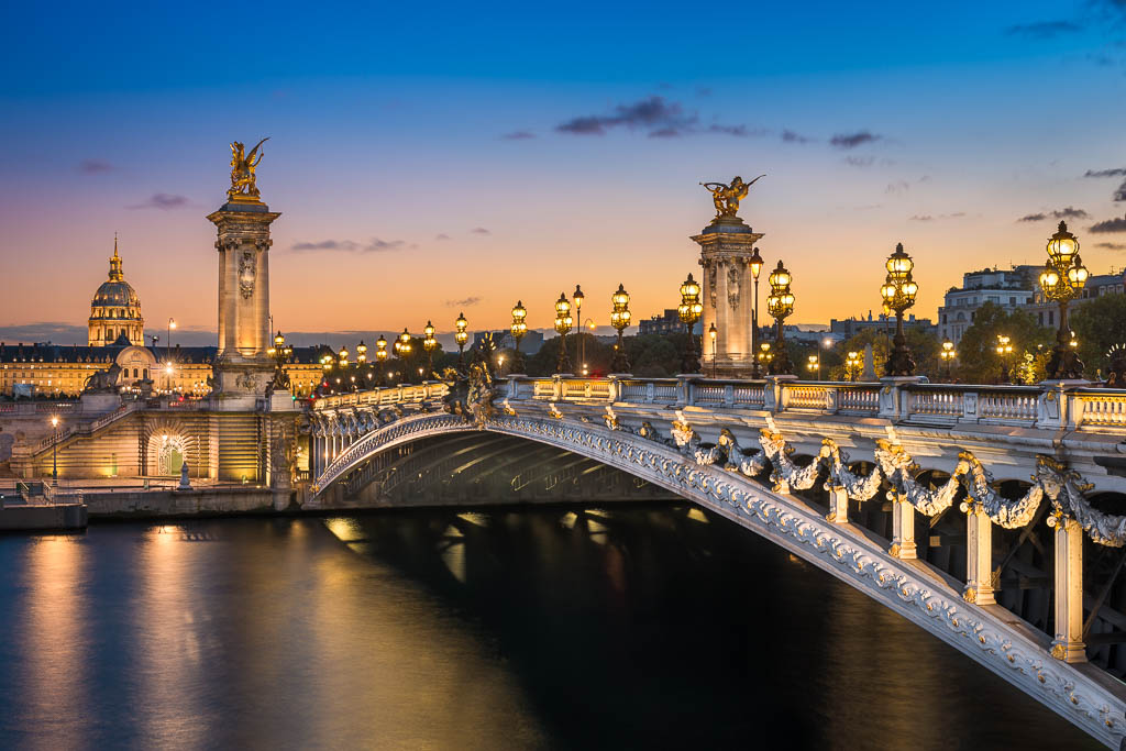 Alexanderbrücke in Paris zum Sonnenuntergang