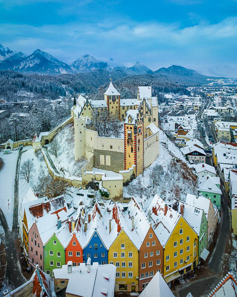Altstadt und das Schloss von Füssen in Bayern, Deutschland im Winter von Michael Abid
