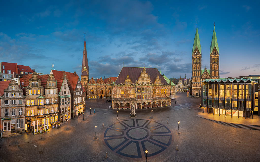 Market square of Bremen at night