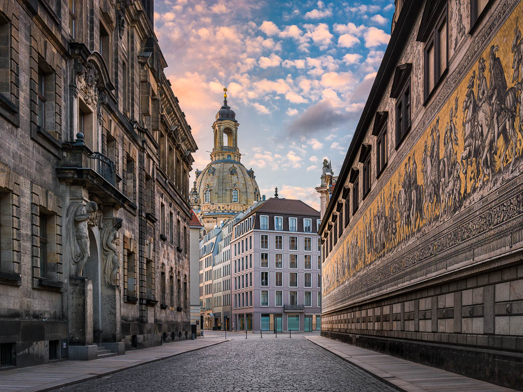Frauenkirche und Fürstenzug in Dresden