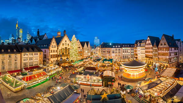 Panoramic night view of the Christmas market in Frankfurt am Main, Germany by Michael Abid