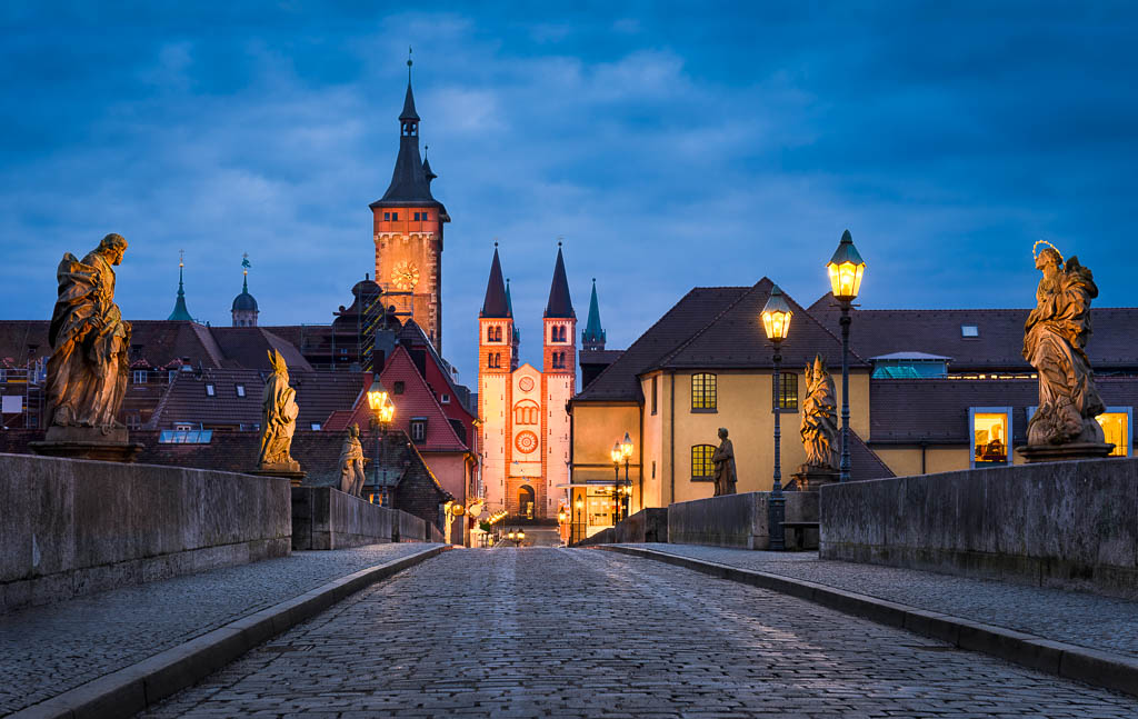 Old town of Würzburg at night