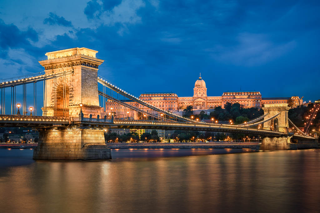 Budaer Burg und Kettenbrücke in Budapest