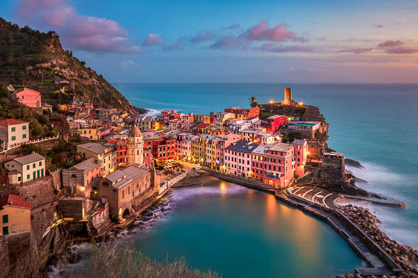 Abends in Vernazza, Cinque Terre, Italien von Michael Abid