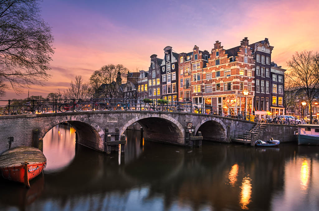 Sonnenuntergang an der Brouwersgracht in Amsterdam