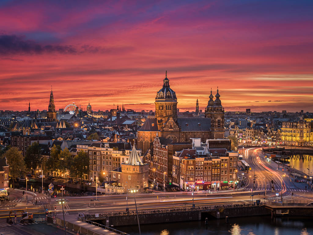 Amsterdam Skyline zum Sonnenuntergang