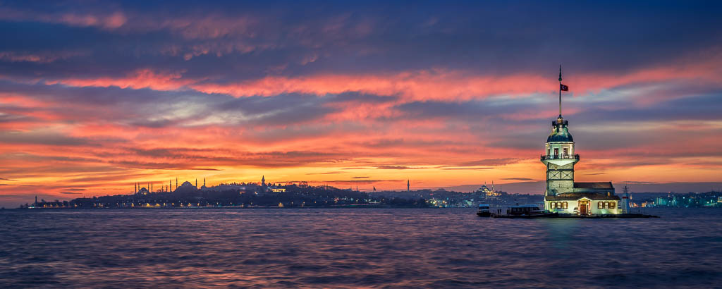 Sunset at the Maiden's Tower in Istanbul