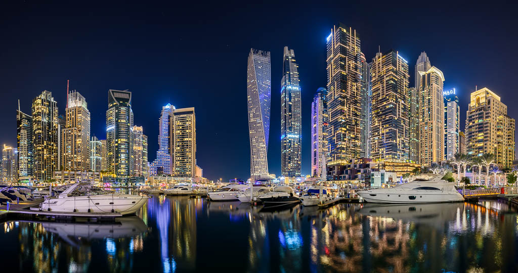 Night panorama of Dubai Marina