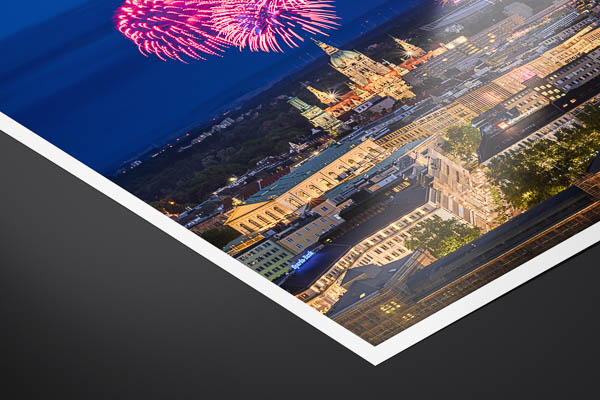 Fine Art Print - Skyline of Hannover at night with fireworks